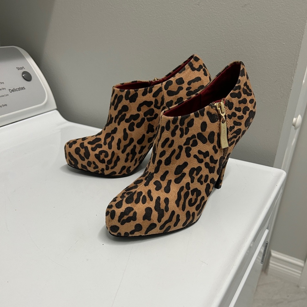 Christian Siriano Leopard Heeled Boots Booties 9.5 NWT